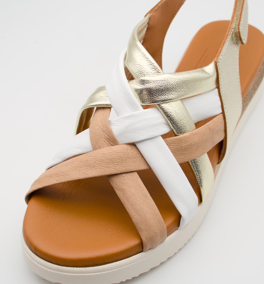Sandalia de piel de tiras tubulares extra blandas