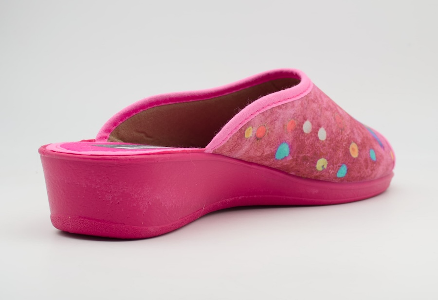 Zapatillas casa fuxias cuña media