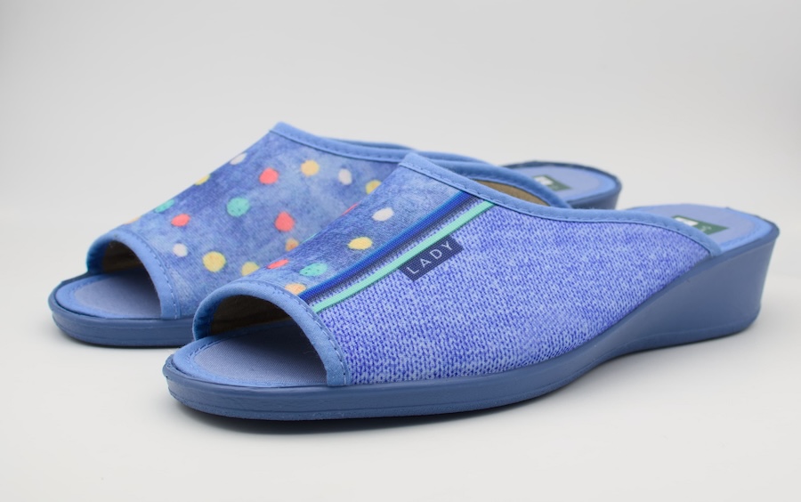 Zapatillas para casa con cuña media trasera