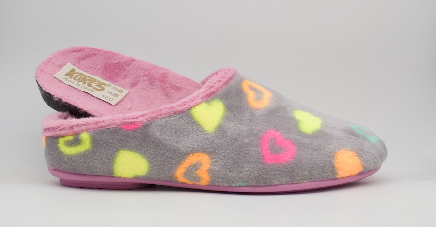 Zapatillas de casa con corazones multicolor