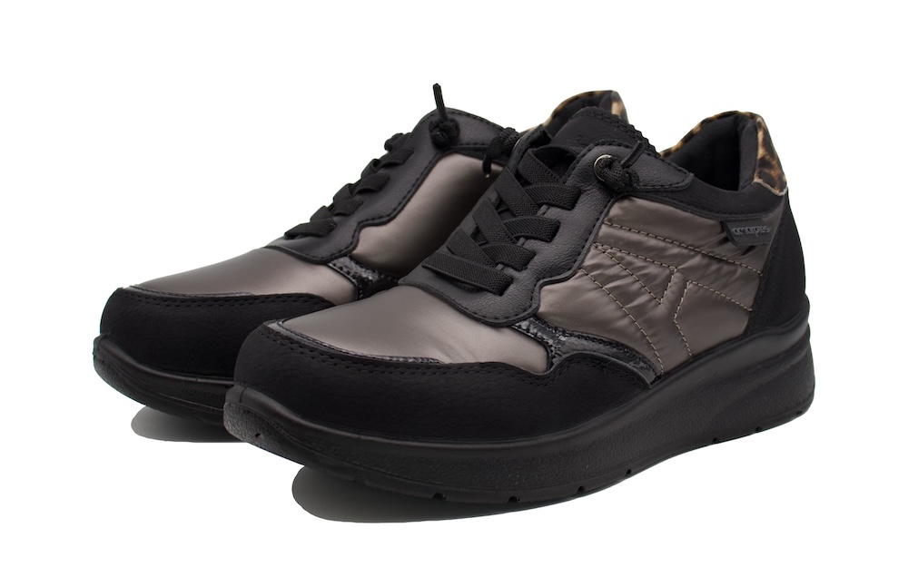 Sneakers negras cordones elásticos Amarpies