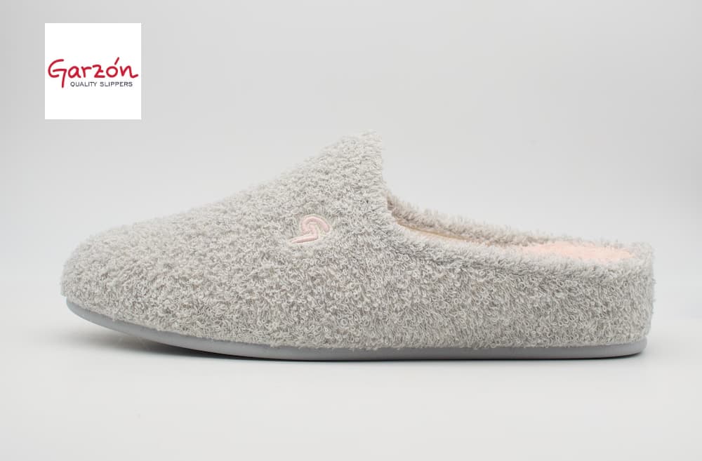 Zapatillas de Casa Garzón para Mujer | Tejido Rizo Suave Gris y Rosa nude