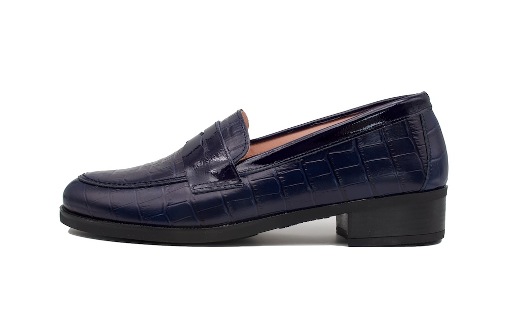 Mocasines de piel azules con antifaz en el empeine