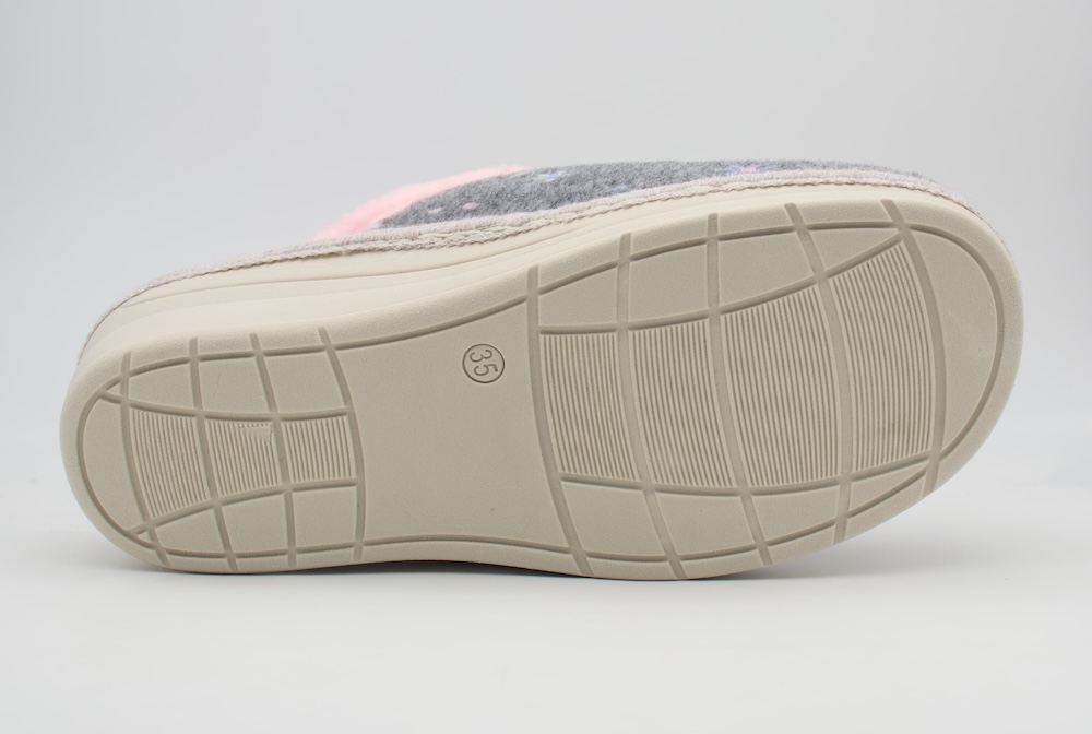 Zapatillas de fieltro color gris y rosa con cuña trasera