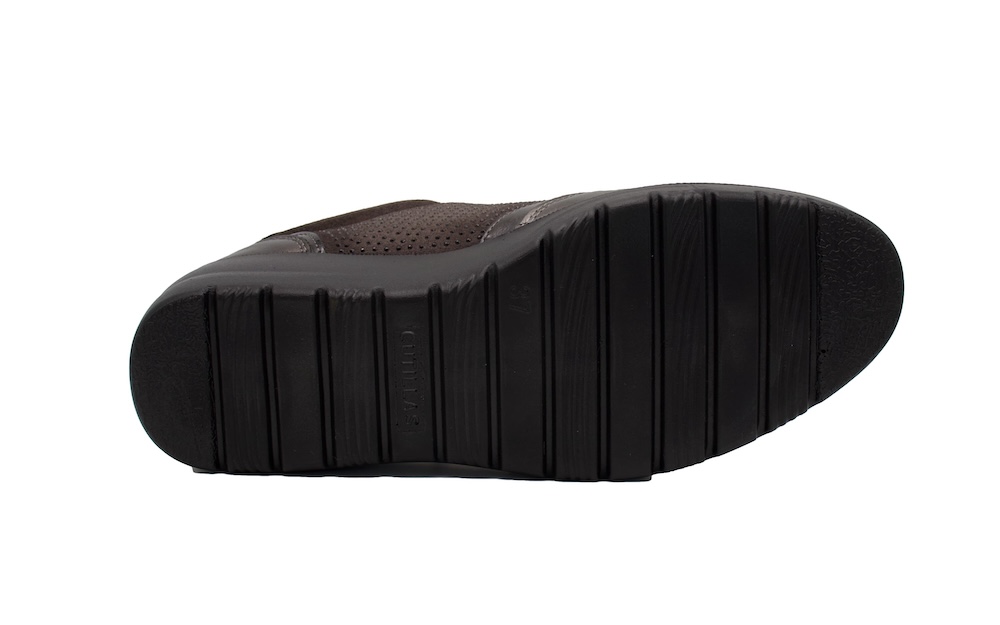 Zapato adeportivado de Doctor Cutillas color musgo