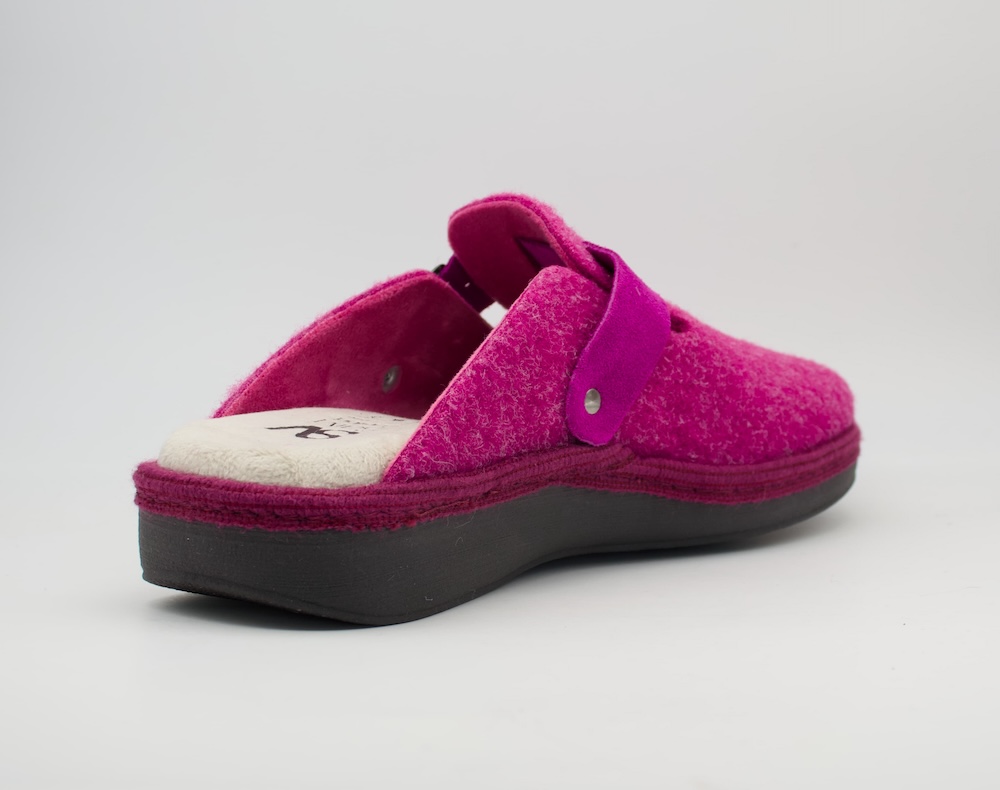 Zapatillas de la marca Salvi de paño color mora