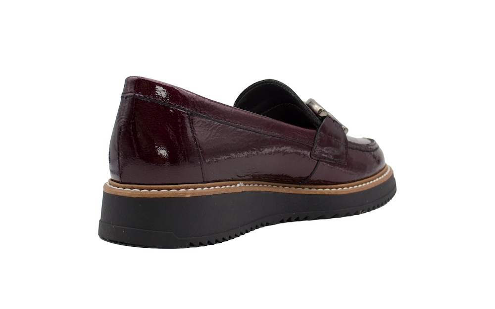 Mocasines de charol burdeos marca Pitillos modelo 10730