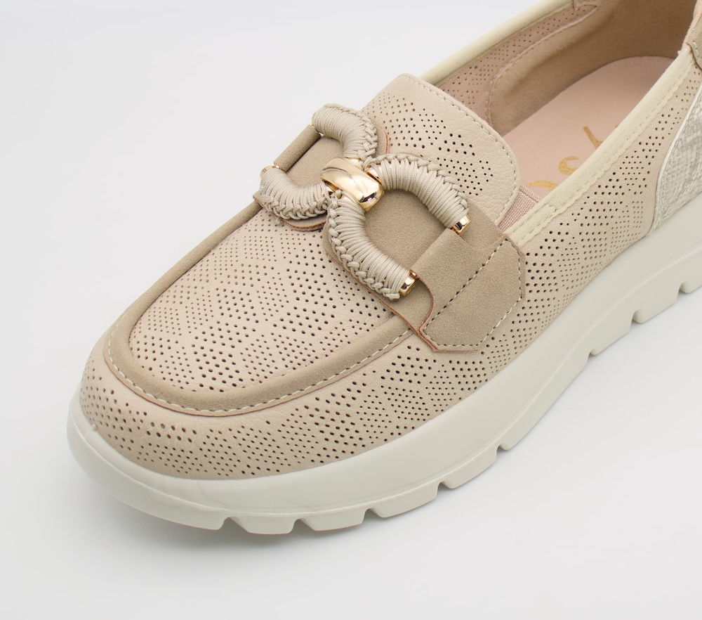 Zapato Confort Mysoft Taupe con Grabado Serpiente y Microperforado
