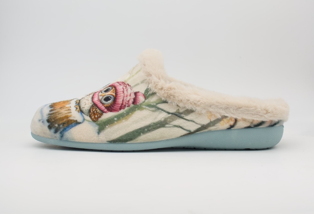 Zapatillas de casa con el dibujo de dos búhos con gorro y bufanda