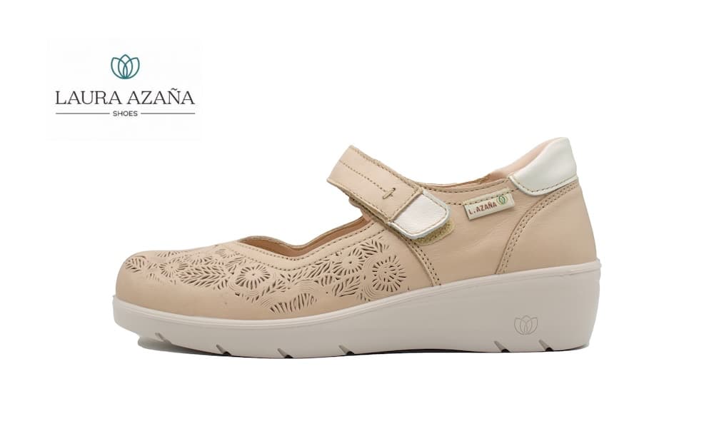 Zapato Anatómico Laura Azaña en Piel Beige – Confort Premium con Calado Láser