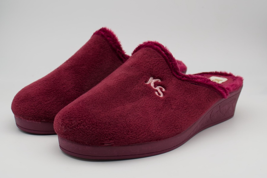 Zapatillas de casa con cuña trasera color burdeos
