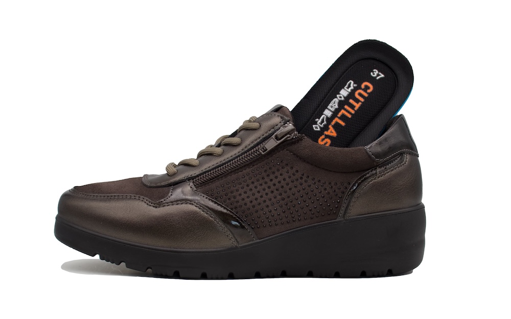 Zapato adeportivado de Doctor Cutillas color musgo