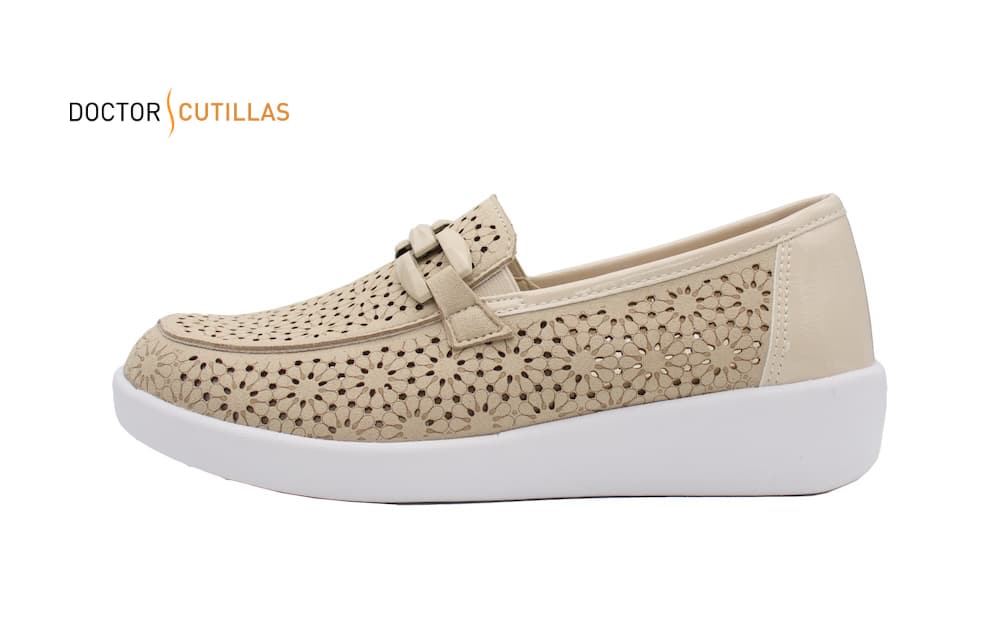 Mocasines Doctor Cutillas Calados: Estilo y Confort Extraíble en Beige