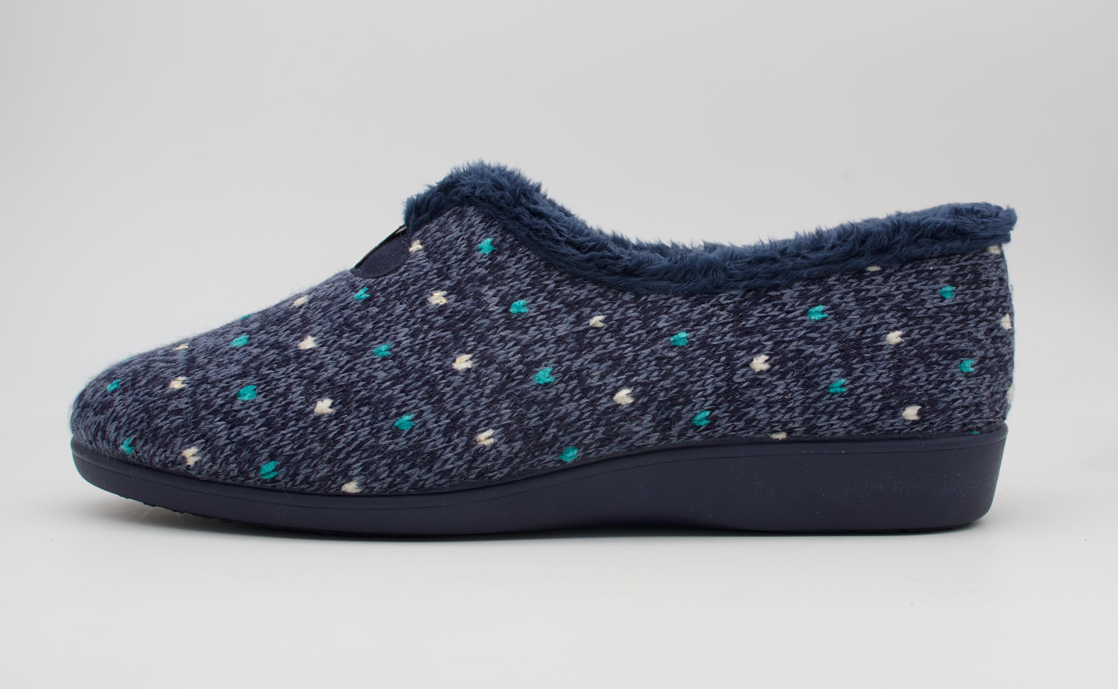 Zapatillas cerradas de puntos para casa