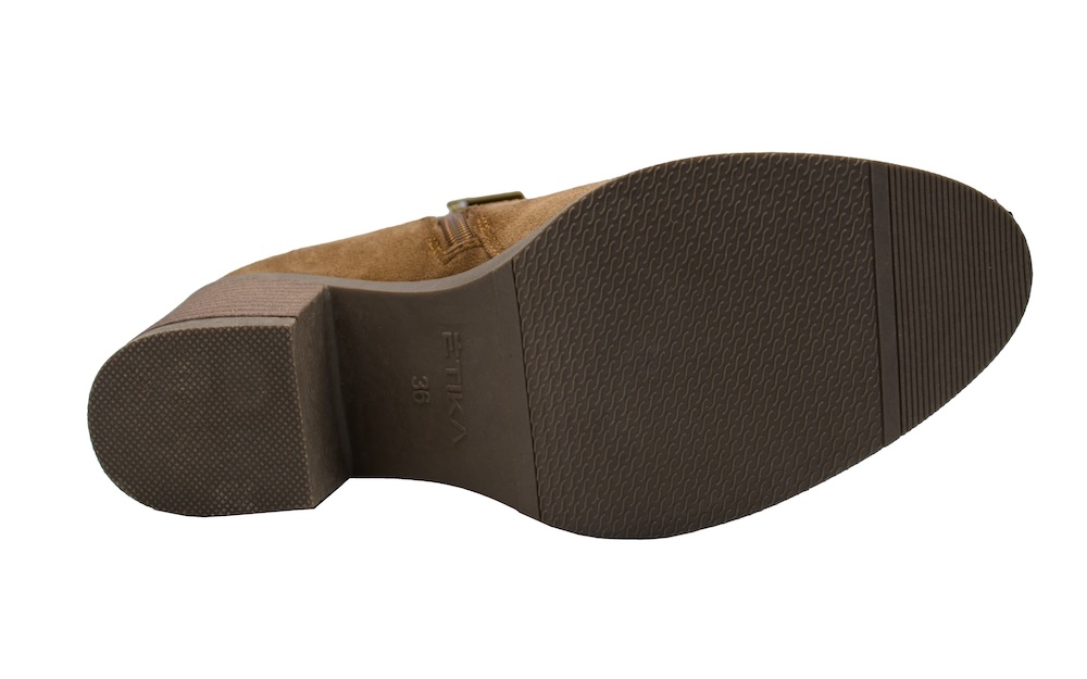 Media bota campera de color camel