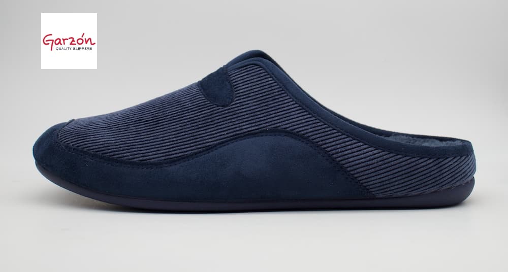 Zapatillas de Casa Garzón para Hombre | Azul Marino con Textura de Pana y Suela de Goma