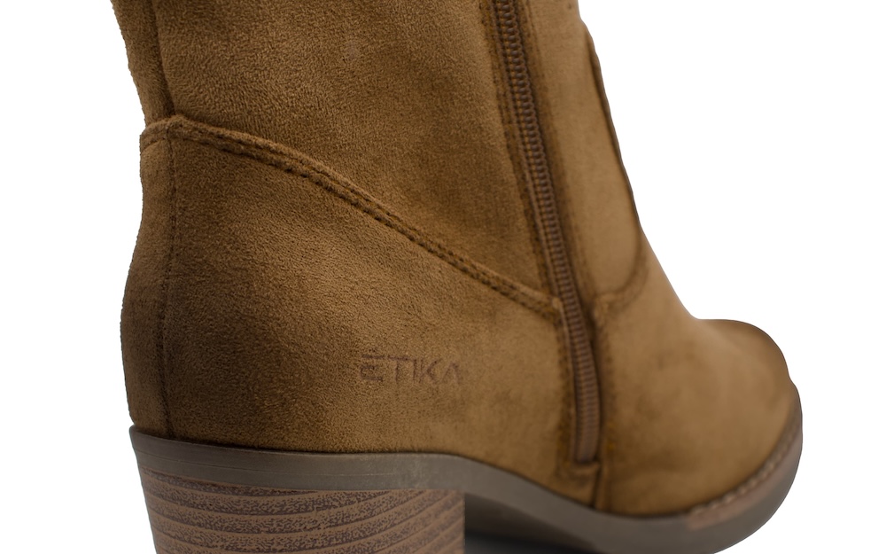 Media bota campera de color camel
