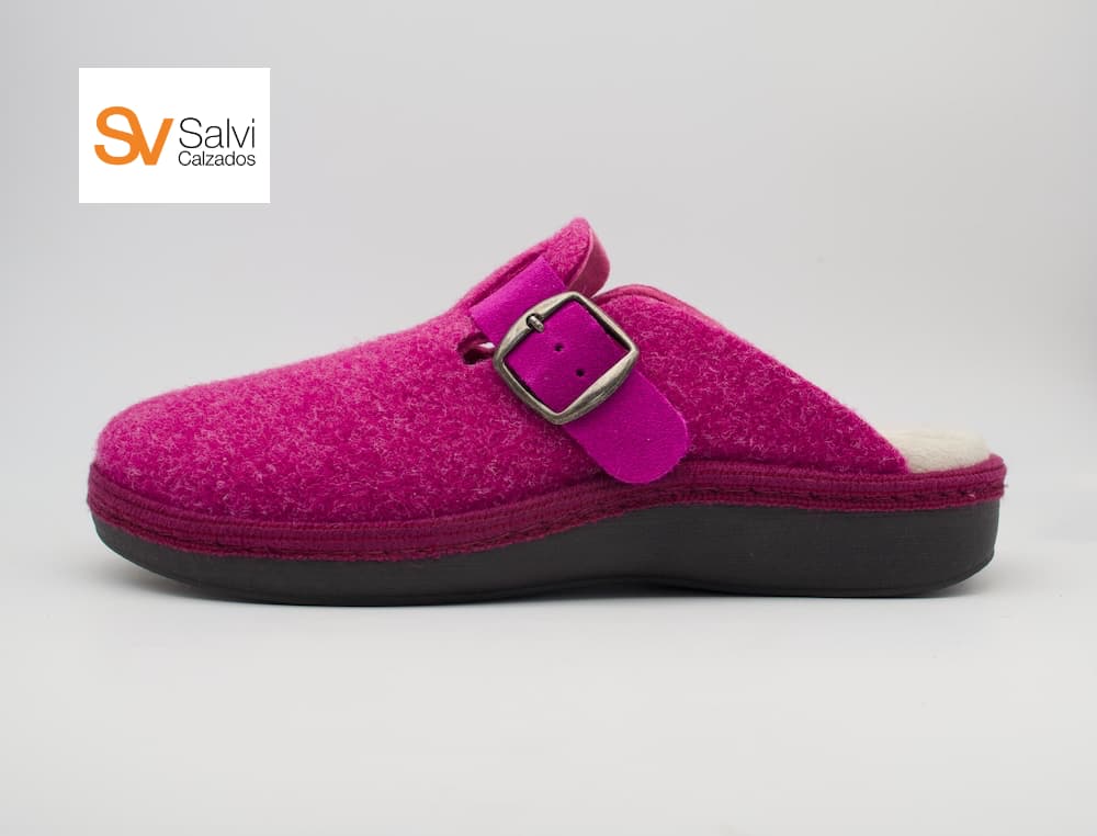 Zapatillas de la marca Salvi de paño color mora