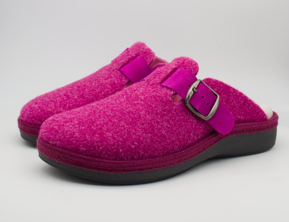 Zapatillas de la marca Salvi de paño color mora