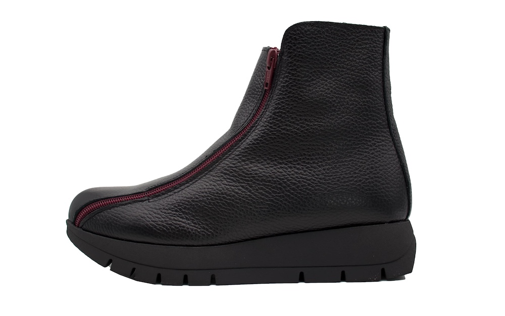 Botines de la marca Nival Woman negros con la cremallera burdeos