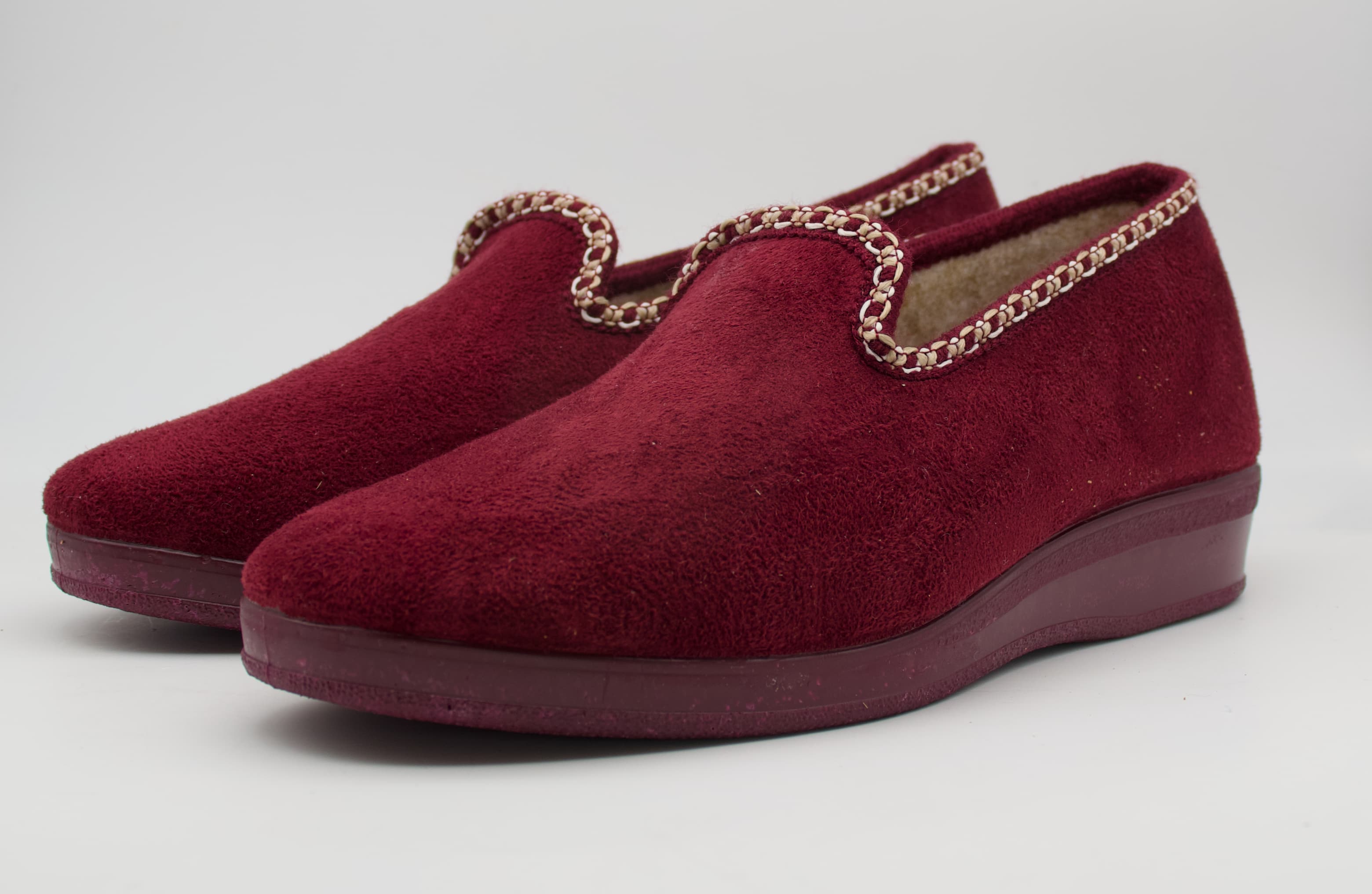 Zapatillas burdeos de casa