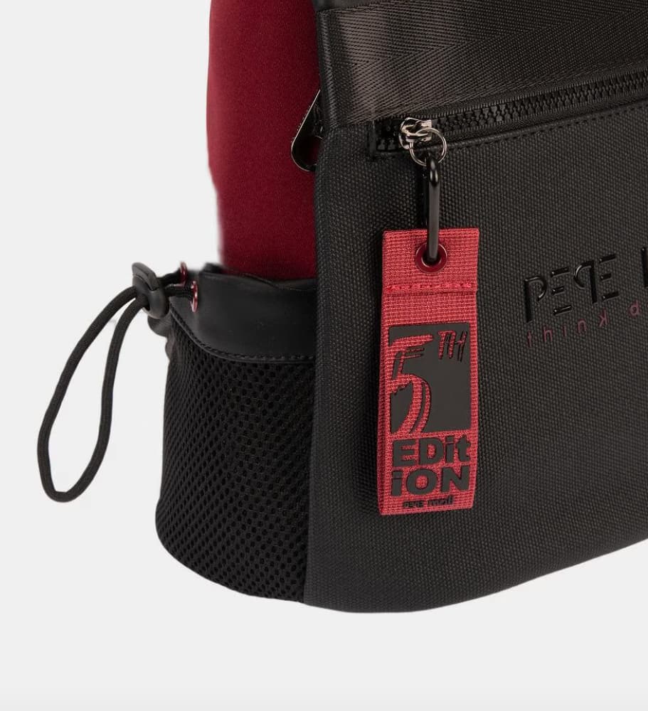 Mochila Bicolor Pepe Moll I25-2411 (Negro-Burdeos) - El Lujo Urbano