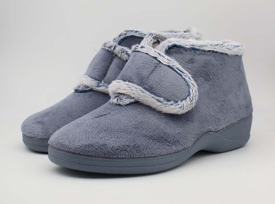 Botas para estar en casa con cierre de velcro