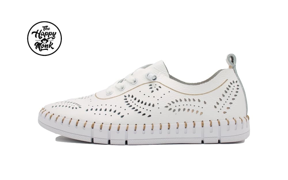 Sneaker de Piel Blanca Micro-Perforada con Suela de Tracción Articulada y Costura Artesanal