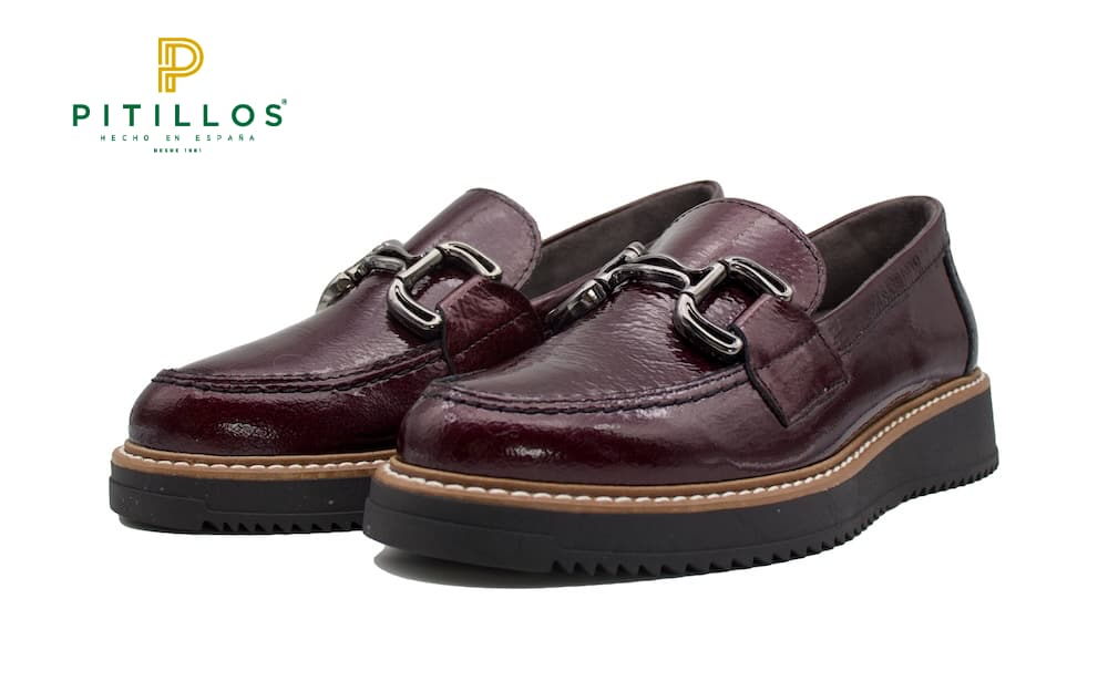 Mocasines de charol burdeos marca Pitillos modelo 10730