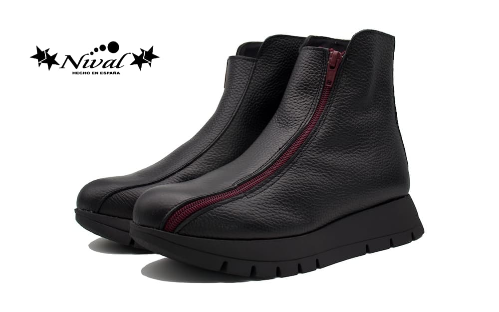 Botines de la marca Nival Woman negros con la cremallera burdeos