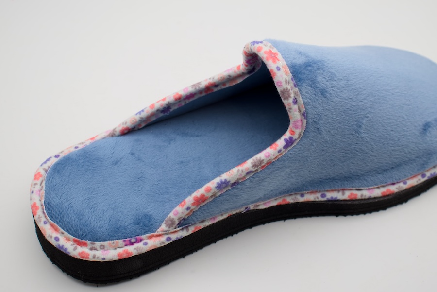 Zapatillas ligeras para casa color azulón