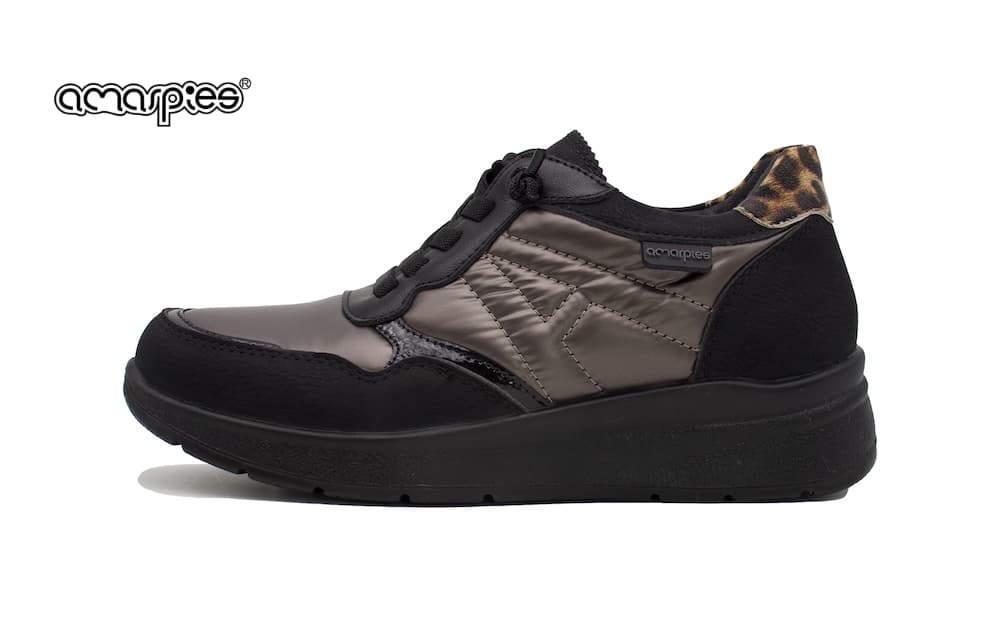 Sneakers negras cordones elásticos Amarpies