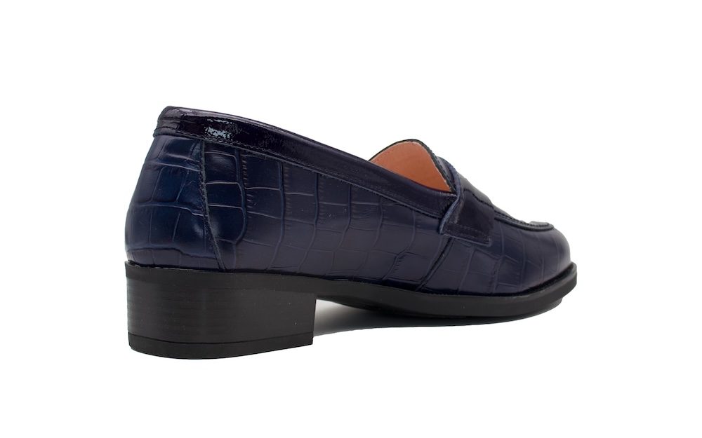 Mocasines de piel azules con antifaz en el empeine