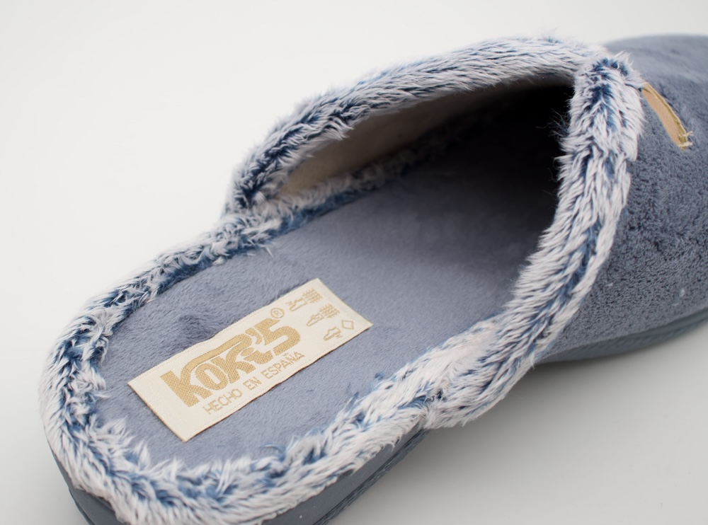 Zapatillas de casa abiertas de atrás con tacón
