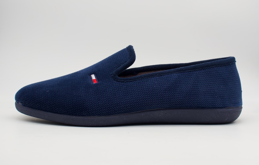 Zapatillas de Casa Cerradas para Hombre en Azul Marino con detalle bordado