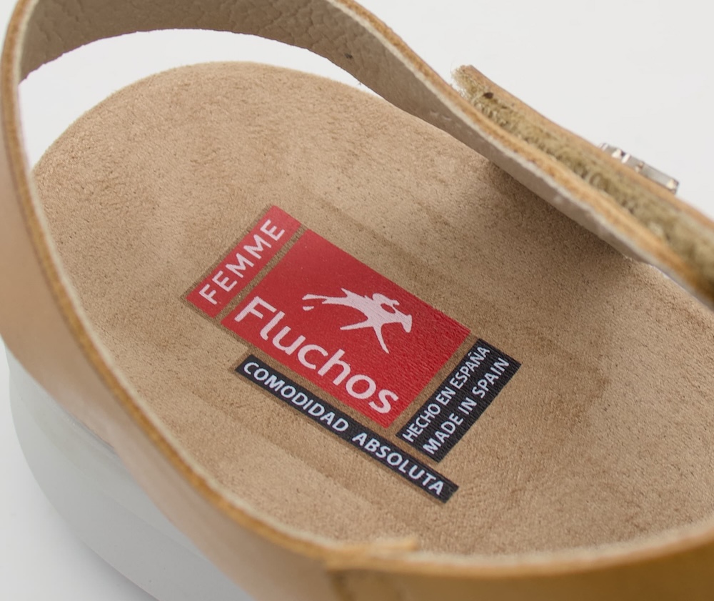 Sandalias Fluchos 2425 de Piel Camel: Confort Absoluto con Cuña Ultraligera