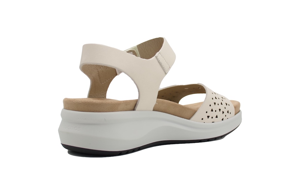 Sandalias de Cuña Fluchos 2425 en Crema: Sofisticación y Suavidad para tu Día a Día