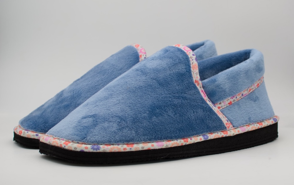 Zapatillas de casa cerradas ultra ligeras color azulón