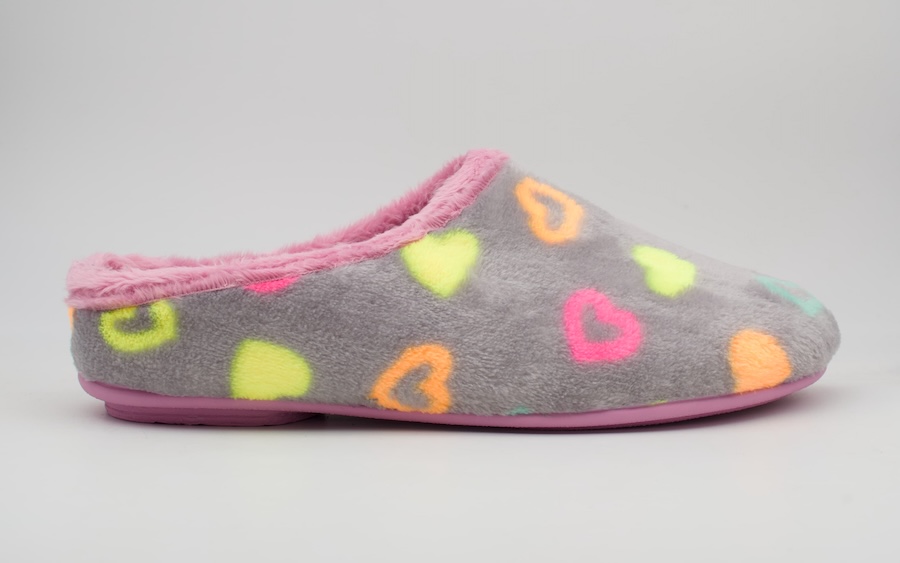 Zapatillas de casa con corazones multicolor
