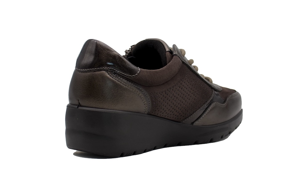 Zapato adeportivado de Doctor Cutillas color musgo