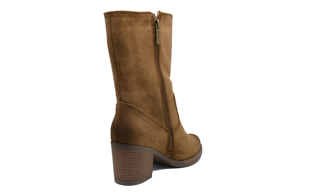 Media bota campera de color camel