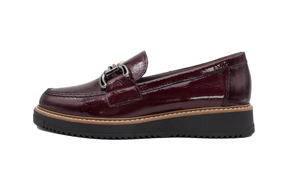Mocasines de charol burdeos marca Pitillos modelo 10730