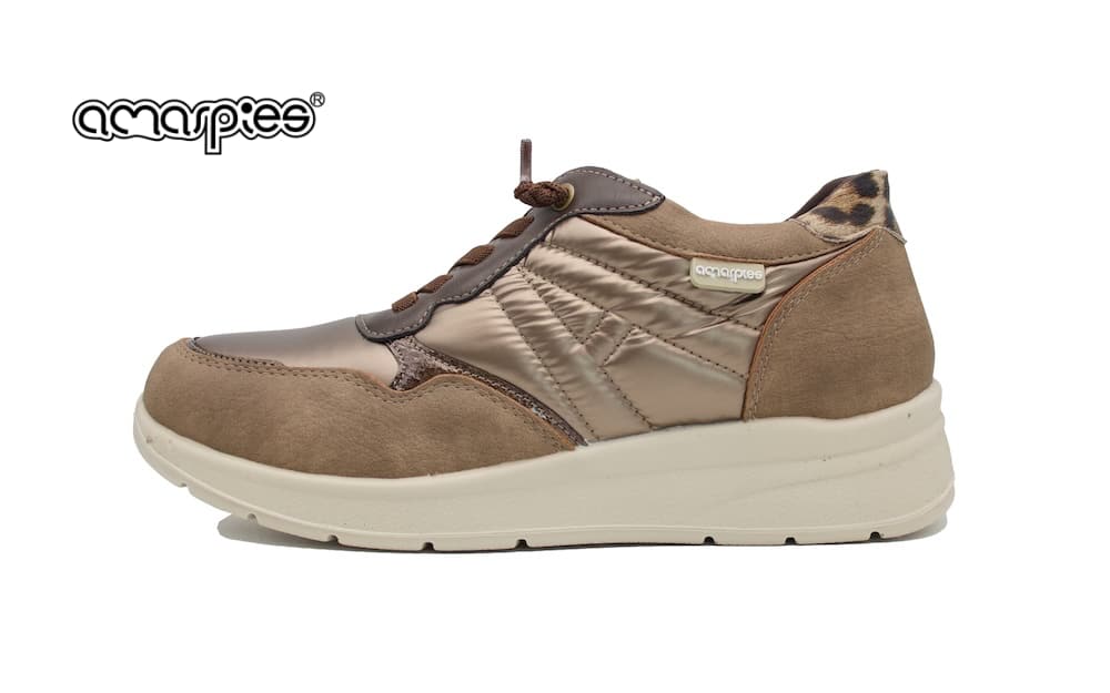 Zapatos de cordones elásticos con el lateral guateado en metalizado