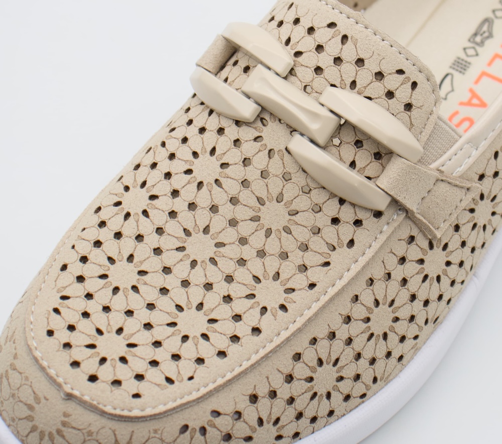 Mocasines Doctor Cutillas Calados: Estilo y Confort Extraíble en Beige