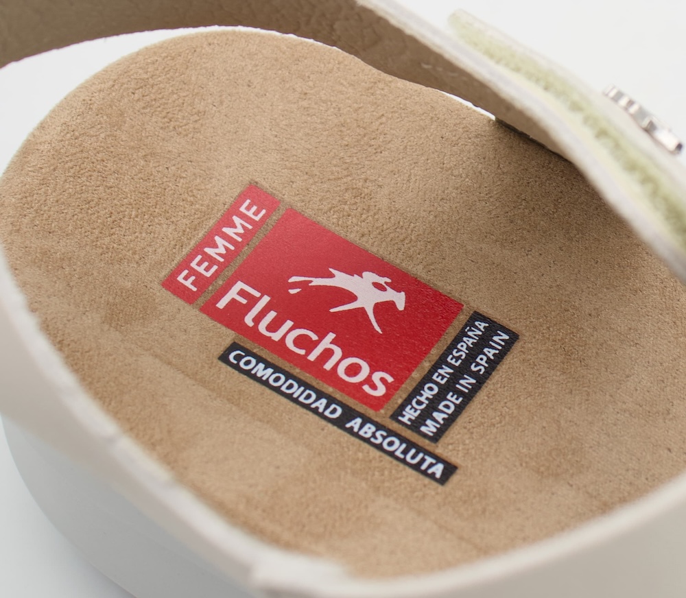 Sandalias de Cuña Fluchos 2425 en Crema: Sofisticación y Suavidad para tu Día a Día