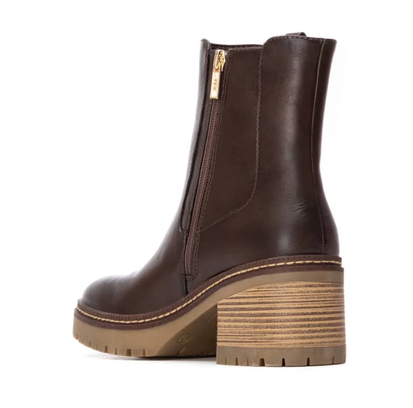 Botines estilo chelsea marrón oscuro con tacón