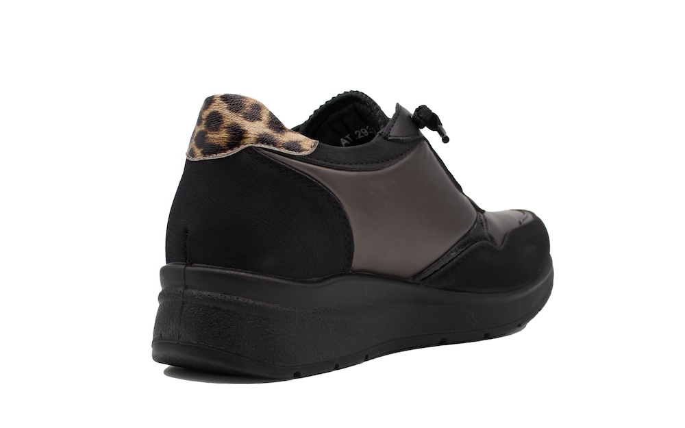 Sneakers negras cordones elásticos Amarpies
