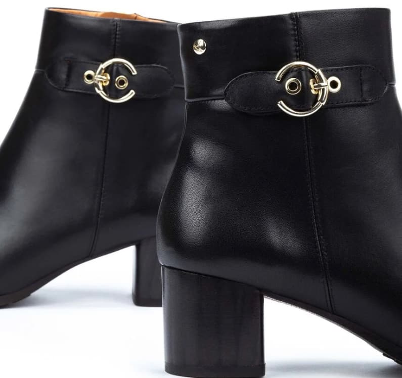 Botines Pikolinos tacón modelo Calafat negro