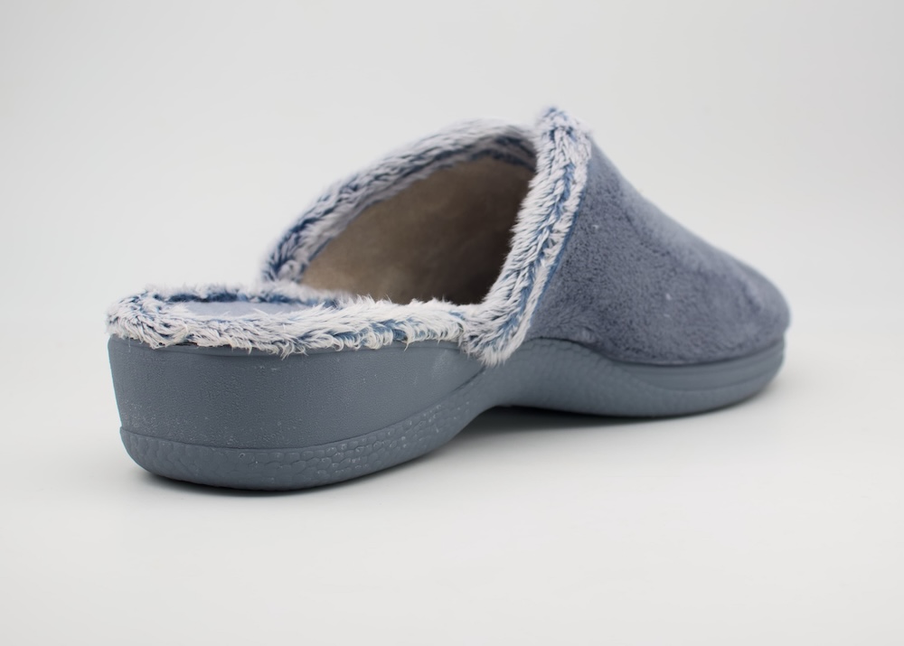 Zapatillas de casa abiertas de atrás con tacón