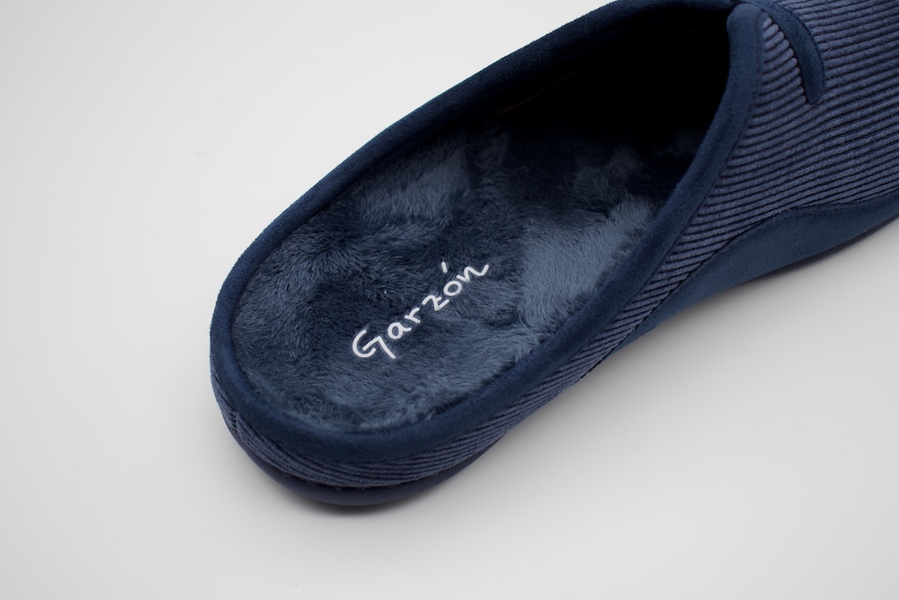Zapatillas de Casa Garzón para Hombre | Azul Marino con Textura de Pana y Suela de Goma